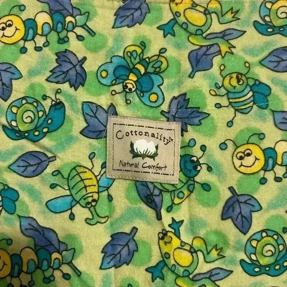 Woman’s green Scrub set size large like new- with catapults and leaves - Picture 3 of 7
